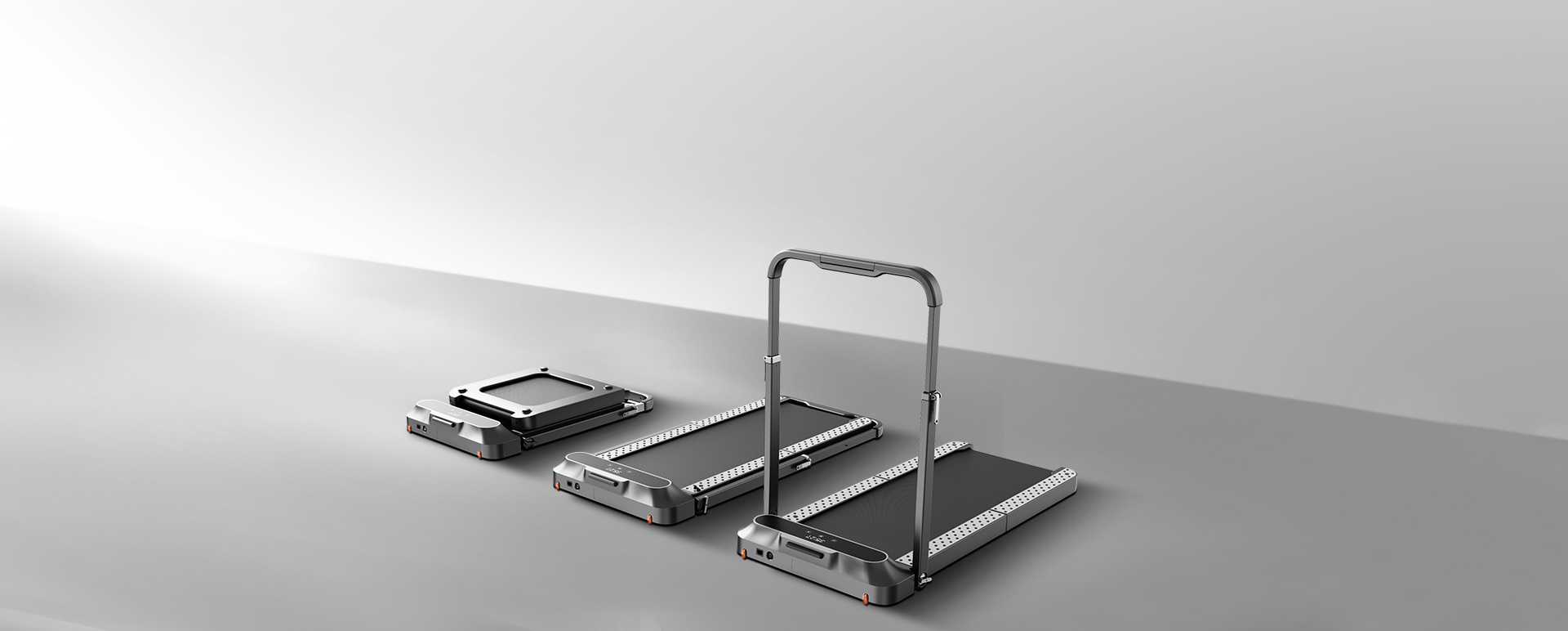 WalkingPad R2 nelle sue tre distinte configurazioni: chiuso, con la pedana di corsa piegata su sé stessa; aperto in modalità camminata, senza corrimano, la velocità è limitata a 6km/h; aperto con il corrimano completamente esteso in verticale. In quest'ultimo caso è consentita la corsa.