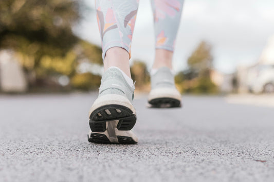 Camminata veloce: benefici, controindicazioni e consigli per iniziare